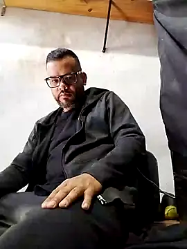 Snapshot of Daos69 chatting on 12/21/25, 01:51 Daos69 online show from 12/21/25, 01:51