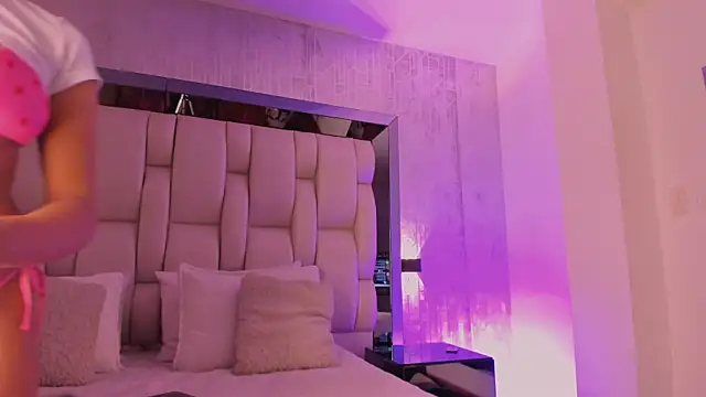  CurlyGirl  online show from 01/07/26, 08:11