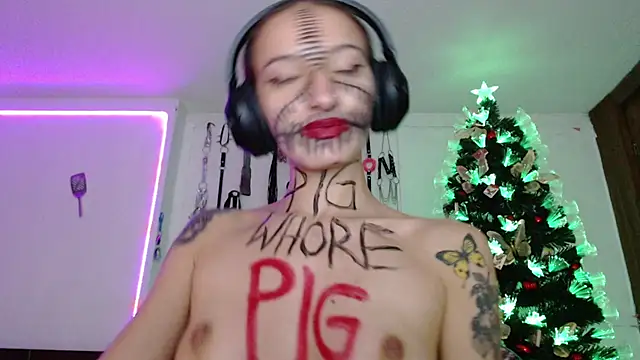 Snapshot of Eloise-brown chatting on 12/10/24, 11:40 Eloise-brown online show from 12/10/24, 11:40