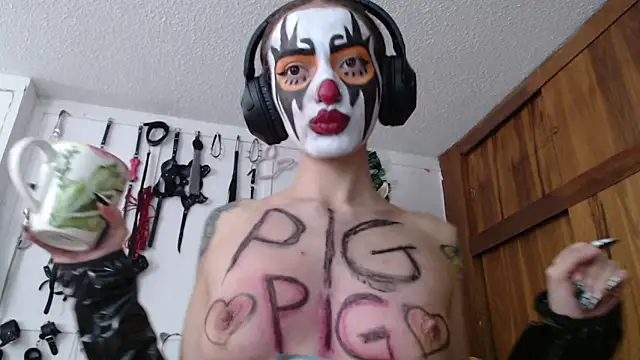 Snapshot of Eloise-brown chatting on 12/25/24, 07:45 Eloise-brown online show from 12/25/24, 07:45