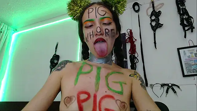 Snapshot of Eloise-brown chatting on 01/18/25, 12:24 Eloise-brown online show from 01/18/25, 12:24