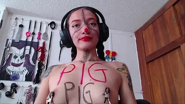 Snapshot of Eloise-brown chatting on 01/22/25, 08:38 Eloise-brown online show from 01/22/25, 08:38