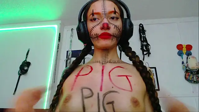 Snapshot of Eloise-brown chatting on 01/22/25, 11:43 Eloise-brown online show from 01/22/25, 11:43