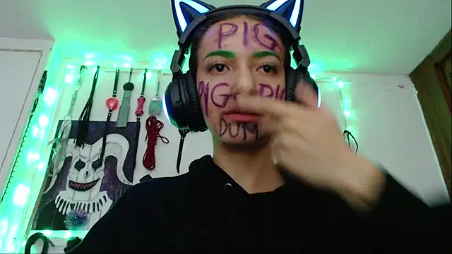 Snapshot of Eloise-brown chatting on 03/14/25, 11:32 Eloise-brown online show from 03/14/25, 11:32