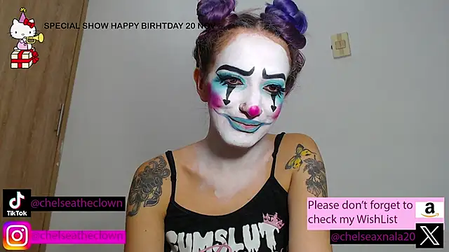 Snapshot of Eloise-brown chatting on 11/17/25, 08:03 Eloise-brown online show from 11/17/25, 08:03