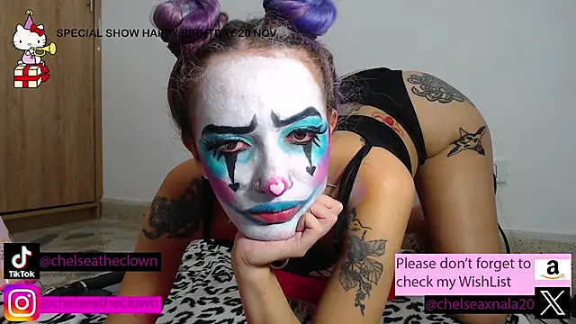 Snapshot of Eloise-brown chatting on 11/18/25, 08:08 Eloise-brown online show from 11/18/25, 08:08