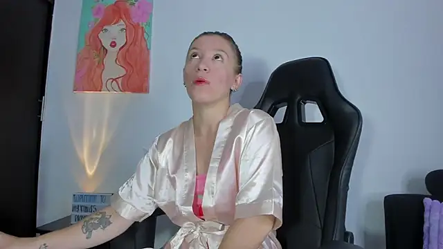 roxanne jones1 online show from 07/13/26, 08:00