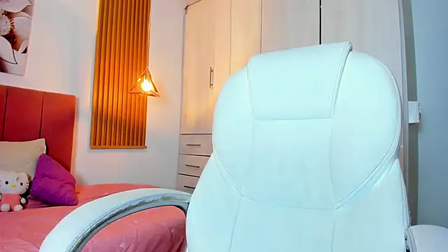 Snapshot of mia_nevaeh chatting on 01/04/25, 12:16 mia nevaeh online show from 01/04/25, 12:16