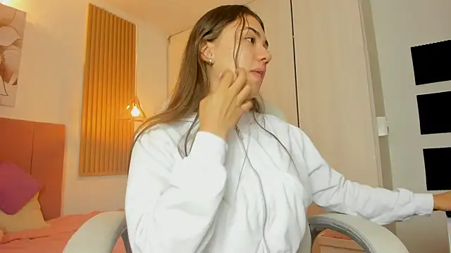 Snapshot of mia_nevaeh chatting on 01/05/25, 09:03 mia nevaeh online show from 01/05/25, 09:03