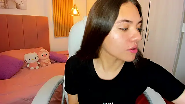 Snapshot of mia_nevaeh chatting on 01/07/25, 11:24 mia nevaeh online show from 01/07/25, 11:24