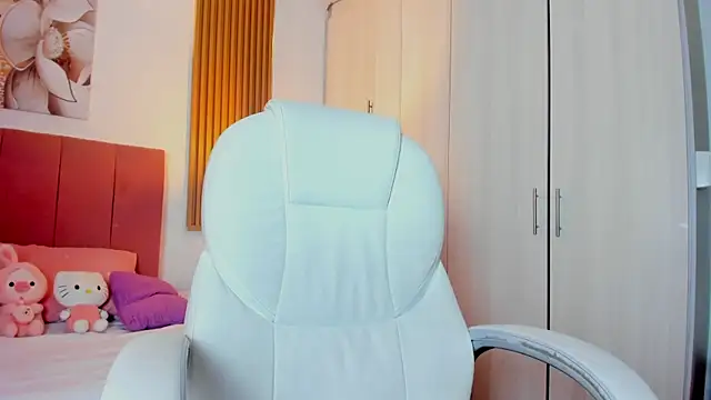 Snapshot of mia_nevaeh chatting on 01/18/25, 07:37 mia nevaeh online show from 01/18/25, 07:37