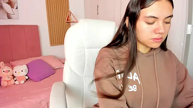 Snapshot of mia_nevaeh chatting on 02/21/25, 09:00 mia nevaeh online show from 02/21/25, 09:00