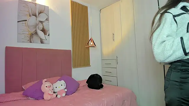 Snapshot of mia_nevaeh chatting on 09/16/25, 08:10 mia nevaeh online show from 09/16/25, 08:10