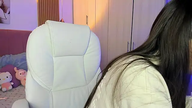 Snapshot of mia_nevaeh chatting on 10/27/25, 09:08 mia nevaeh online show from 10/27/25, 09:08