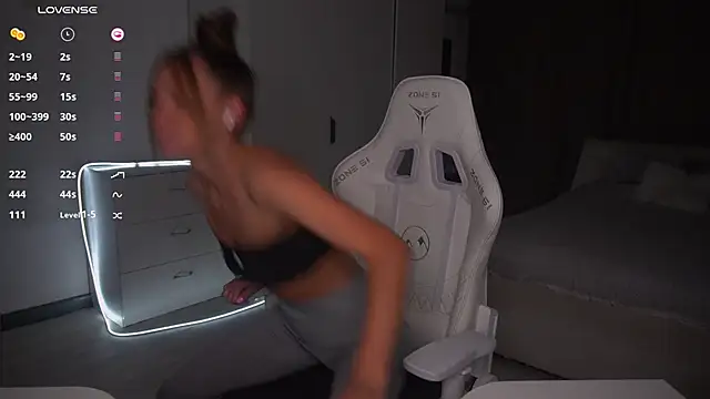 Evelinka online show from 10/08/25, 03:20