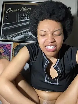 Snapshot of KimiAqua chatting on 02/26/25, 09:42 KimiAqua online show from 02/26/25, 09:42