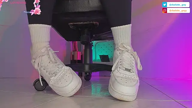 charlotte  grey online show from 09/18/25, 07:49