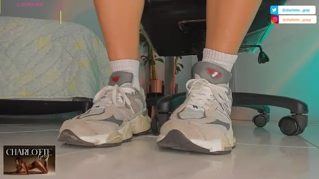 charlotte  grey online show from 10/23/25, 08:07