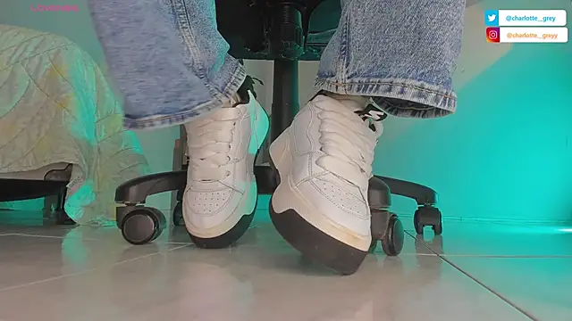 charlotte  grey online show from 10/24/25, 08:27