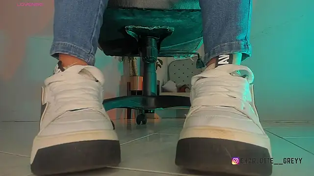 charlotte  grey online show from 11/26/25, 08:32