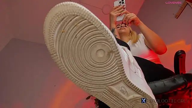 charlotte  grey online show from 04/11/26, 08:13