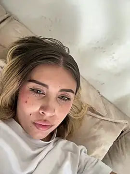 Snapshot of charlotte__grey chatting on 06/28/26, 07:20 charlotte grey online show from 06/28/26, 07:20