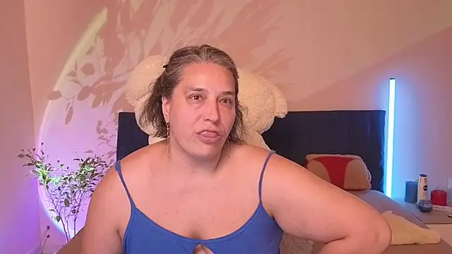 Snapshot of Niter chatting on 07/14/26, 12:22 Niter online show from 07/14/26, 12:22