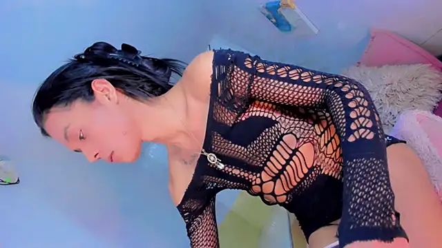 Snapshot of gilbanys_22 chatting on 02/15/25, 08:33 gilbanys 22 online show from 02/15/25, 08:33