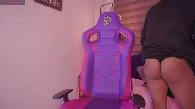 madelyn rose  online show from 11/21/25, 01:37