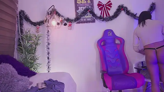 madelyn rose  online show from 12/05/25, 02:09