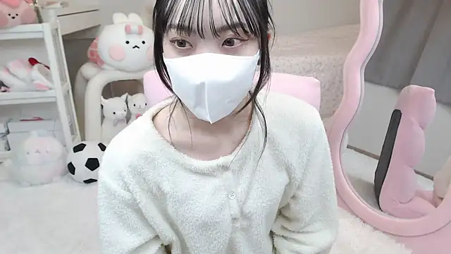 momo room online show from 12/28/24, 12:03