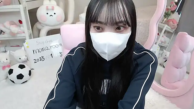 momo room online show from 01/05/25, 04:04
