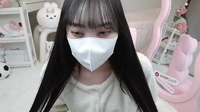 momo room online show from 01/18/25, 09:02