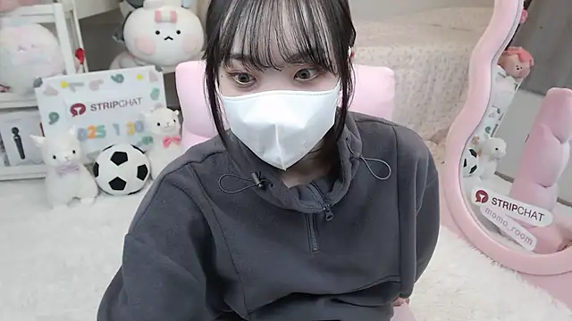 momo room online show from 01/30/25, 01:42