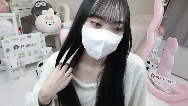 momo room online show from 02/11/25, 10:59