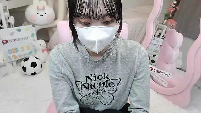 momo room online show from 03/03/25, 01:42