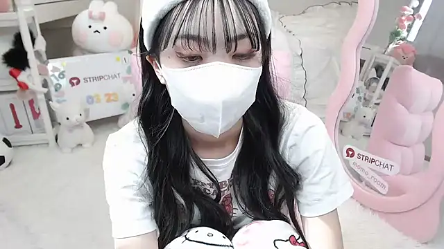 momo room online show from 03/23/25, 05:54