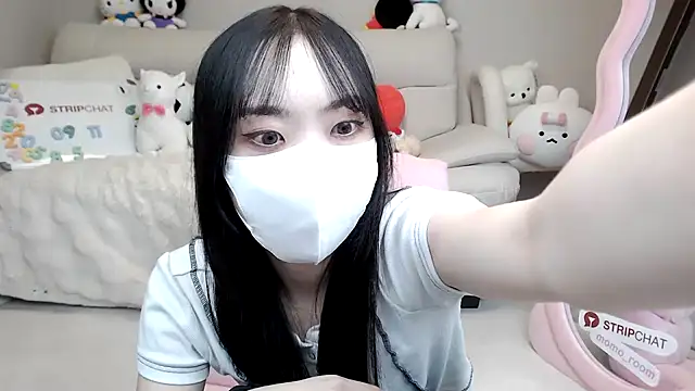 momo room online show from 09/11/25, 10:26