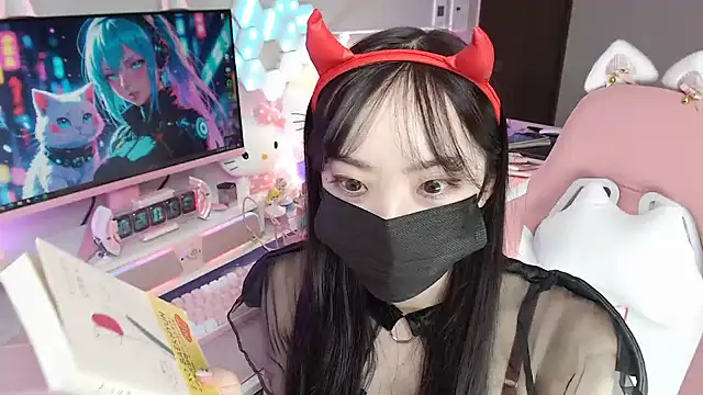 momo room online show from 10/20/25, 10:38