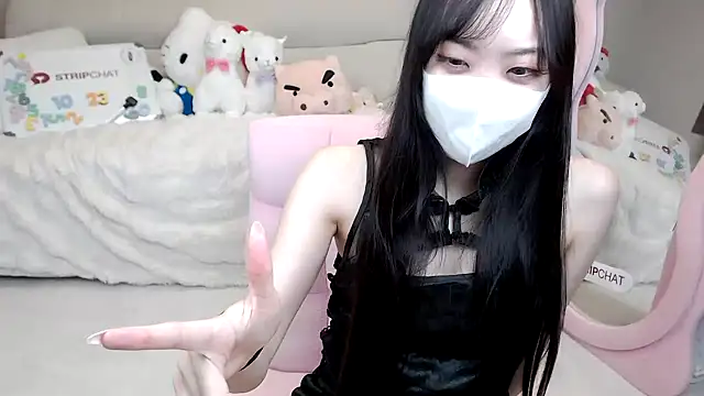 momo room online show from 10/23/25, 10:36