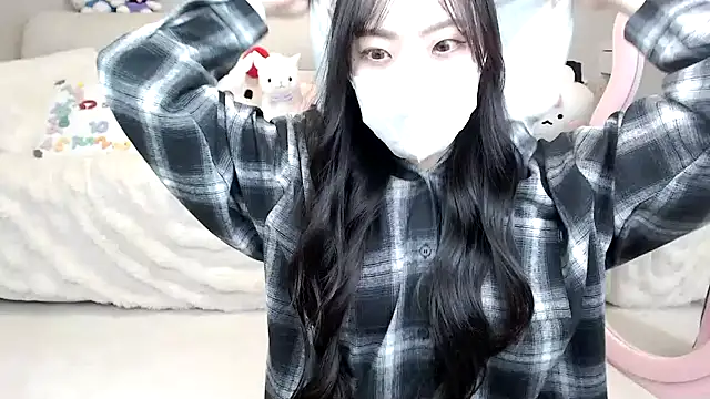 momo room online show from 10/25/25, 02:02