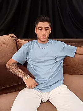 arenn1997 online show from 10/15/25, 12:05