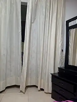 viollett 28 online show from 02/26/25, 12:49