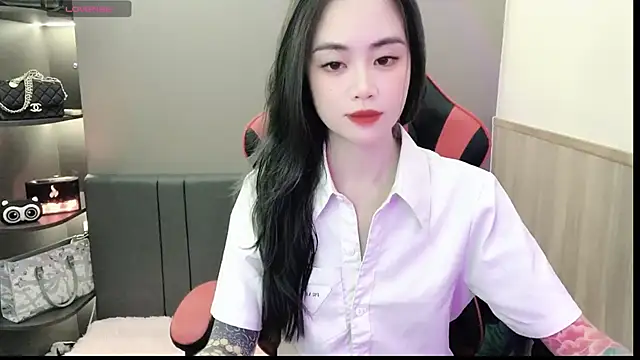 Snapshot of witch-39 chatting on 12/06/24, 07:43 witch-39 online show from 12/06/24, 07:43