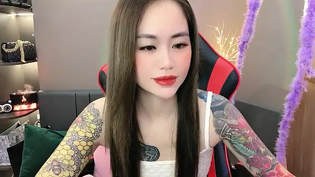 Snapshot of witch-39 chatting on 12/26/24, 04:43 witch-39 online show from 12/26/24, 04:43