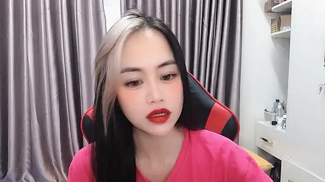 Snapshot of witch-39 chatting on 02/02/26, 05:17 witch-39 online show from 02/02/26, 05:17