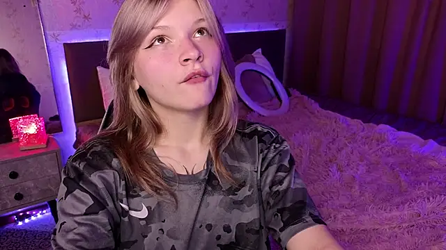 Snapshot of LitaBrom chatting on 12/02/24, 04:20 LitaBrom online show from 12/02/24, 04:20