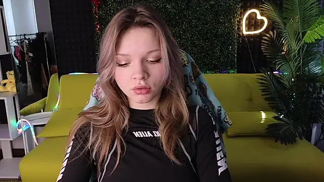 Snapshot of LitaBrom chatting on 03/03/25, 08:05 LitaBrom online show from 03/03/25, 08:05