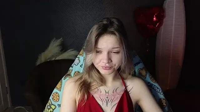 Snapshot of LitaBrom chatting on 03/06/25, 01:05 LitaBrom online show from 03/06/25, 01:05