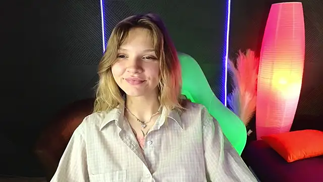 Snapshot of LitaBrom chatting on 09/21/25, 01:51 LitaBrom online show from 09/21/25, 01:51